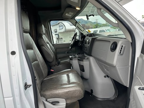 Used 2019 Ford E-450 and Econoline 450 Super Duty w/ Motorhome Prep Package image 22