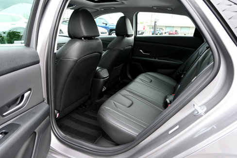 Used 2024 Hyundai Elantra Limited image 28