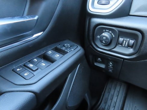 New 2026 RAM 1500 4x4 Crew Cab image 31