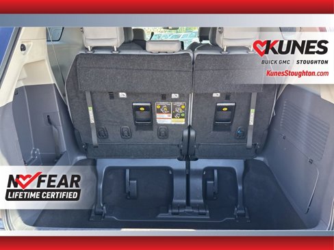 Used 2024 Toyota Sienna XLE image 30
