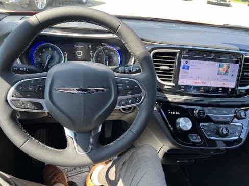 New 2026 Chrysler Pacifica Select image 30
