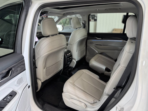 Used 2023 Jeep Grand Cherokee L Overland image 25