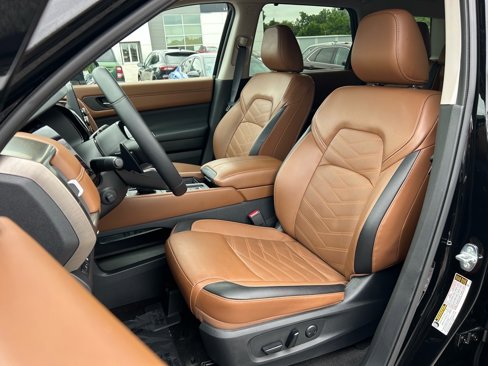 Used 2024 Nissan Pathfinder Platinum w/ Cargo Package image 17