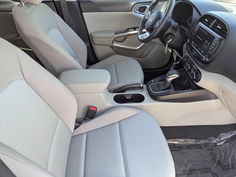 Certified 2022 Kia Soul LX image 9