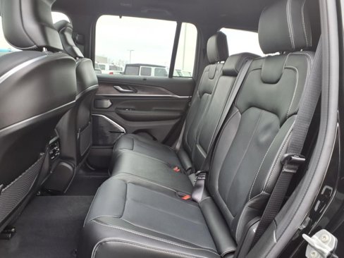 New 2025 Jeep Grand Cherokee Overland w/ Luxury Tech Group IV image 10