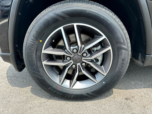 Used 2022 Jeep Grand Cherokee Limited image 15