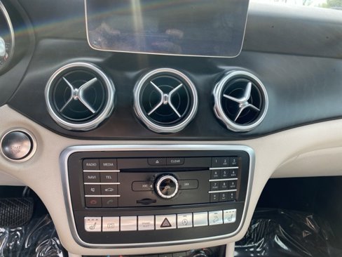 Used 2019 Mercedes-Benz GLA 250 4MATIC image 16