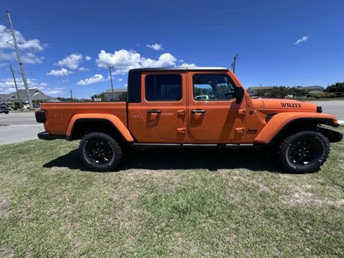 New 2025 Jeep Gladiator Willys image 8