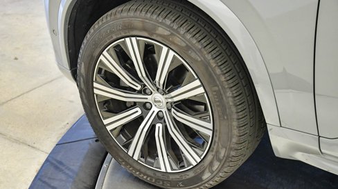 Certified 2025 Volvo XC90 B6 Plus image 10