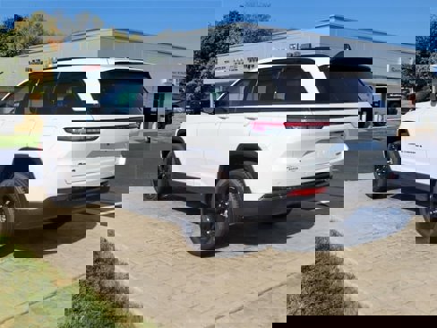 New 2025 Jeep Grand Cherokee Limited w/ Black Appearance Package image 4