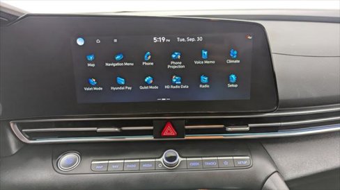Used 2025 Hyundai Elantra Limited image 28