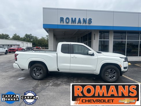 Used 2025 Nissan Frontier SV image 2