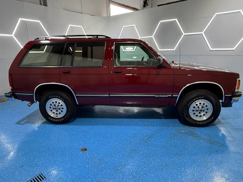 Used 1994 Chevrolet S10 Pickup 4WD 4-Door image 10