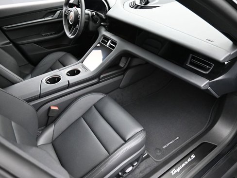 New 2025 Porsche Taycan 4S image 33