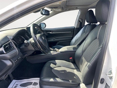 Used 2022 Toyota Camry SE image 9