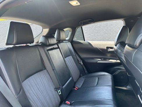 Used 2021 Toyota Venza XLE image 18