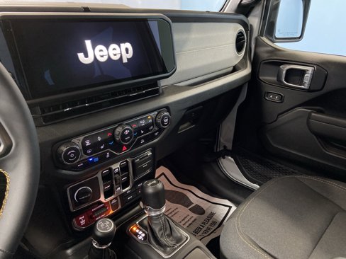 Certified 2024 Jeep Wrangler Willys image 14