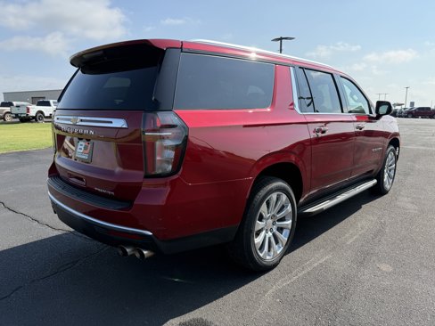 Used 2022 Chevrolet Suburban Premier image 3