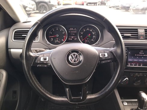 Used 2017 Volkswagen Jetta SE image 14