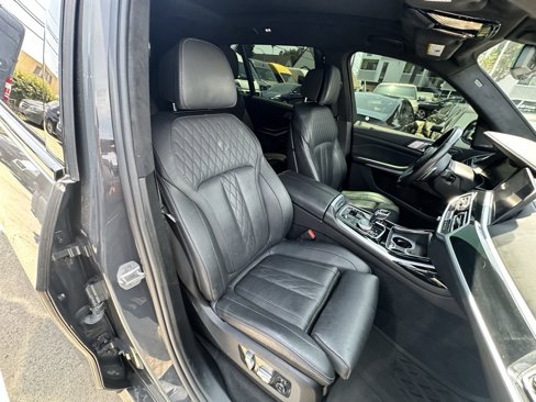 Used 2022 BMW X7 M50i image 13