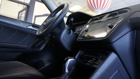 Used 2022 Volkswagen Tiguan SE image 39
