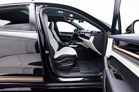 Used 2025 Porsche Cayenne GTS image 31