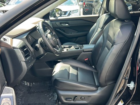 Used 2023 Nissan Rogue SV w/ SV Premium B Package image 18