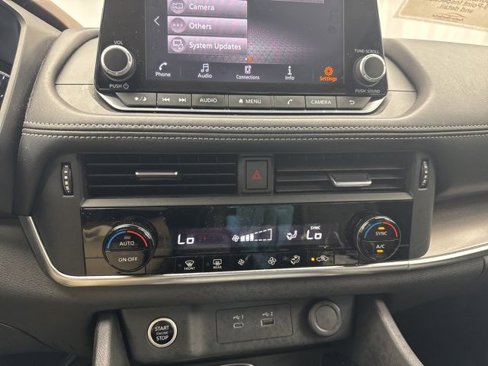 Used 2023 Nissan Rogue SV image 22