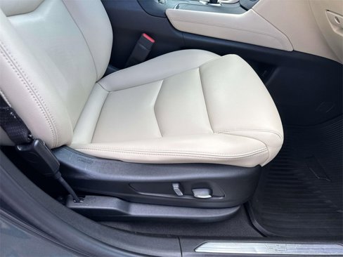 Used 2019 Cadillac XT5 FWD image 11