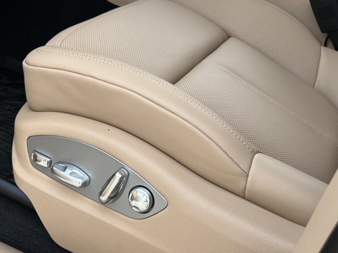 New 2026 Porsche Macan image 32