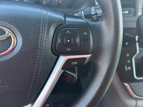 Used 2016 Toyota Sienna LE image 18