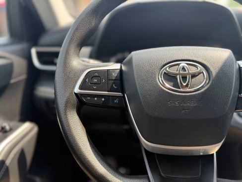 Used 2022 Toyota Highlander L image 40
