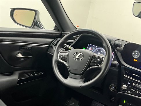 Certified 2025 Lexus ES 300h w/ Premium Package image 15