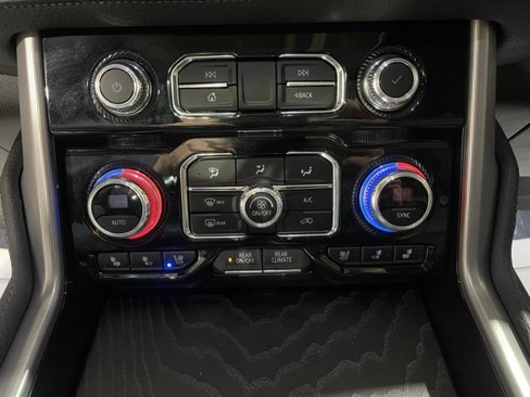 Used 2024 GMC Yukon Denali image 16