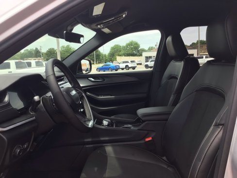 New 2025 Jeep Grand Cherokee L Laredo image 12