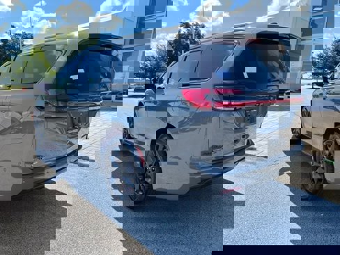 New 2025 Chrysler Pacifica Limited image 8