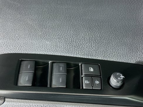 Used 2025 Toyota Camry SE image 15