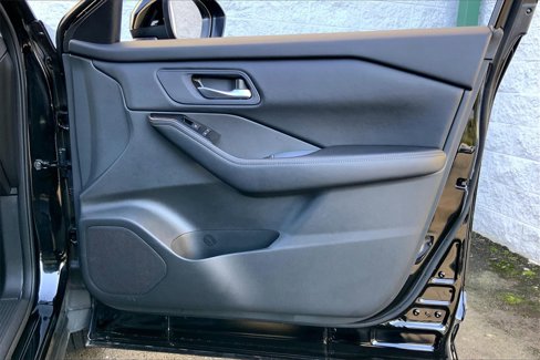 Certified 2025 Nissan Rogue SV image 27