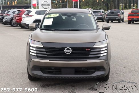 Used 2025 Nissan Kicks SR image 2