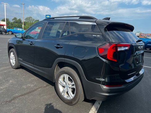 Used 2024 GMC Terrain SLE w/ Driver Convenience Package image 10