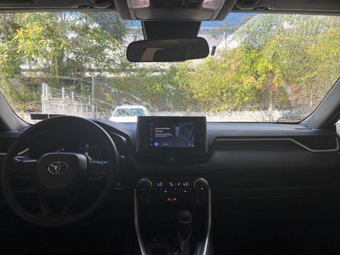 Used 2024 Toyota RAV4 XLE image 33