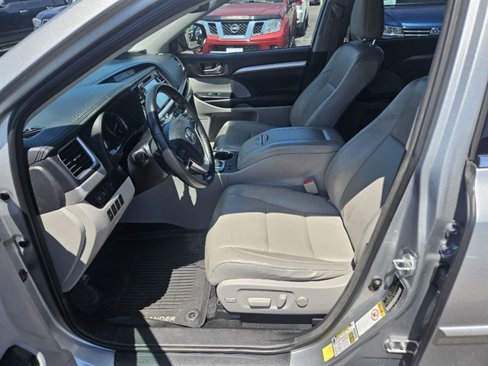 Used 2018 Toyota Highlander XLE image 9
