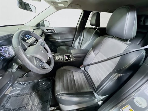 Used 2024 Mitsubishi Outlander SE image 18