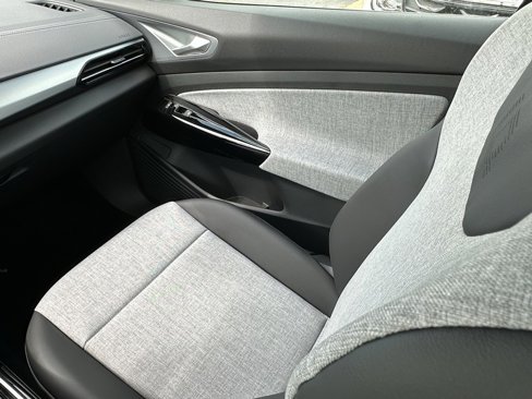 New 2025 Volkswagen ID.4 Pro image 13