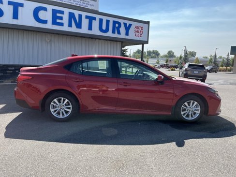 Used 2025 Toyota Camry LE image 16