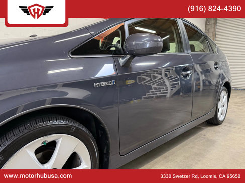 Used 2015 Toyota Prius Five image 2