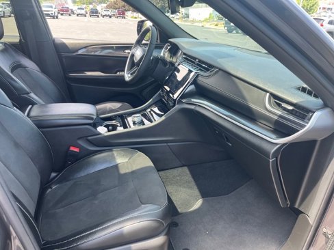 Used 2023 Jeep Grand Cherokee Altitude image 16