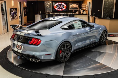 Used 2022 Ford Mustang Shelby GT500 w/ Carbon Fiber Track Pack image 13