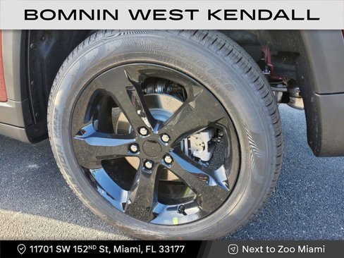 Used 2025 Jeep Grand Cherokee Limited w/ Black Appearance Package image 5