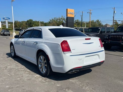 Used 2018 Chrysler 300 Limited w/ Safetytec Plus Group image 5